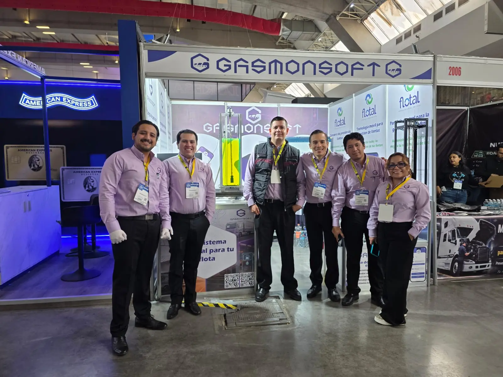 Equipo de Gasmonsoft en el stand de Expo Proveedores Puebla