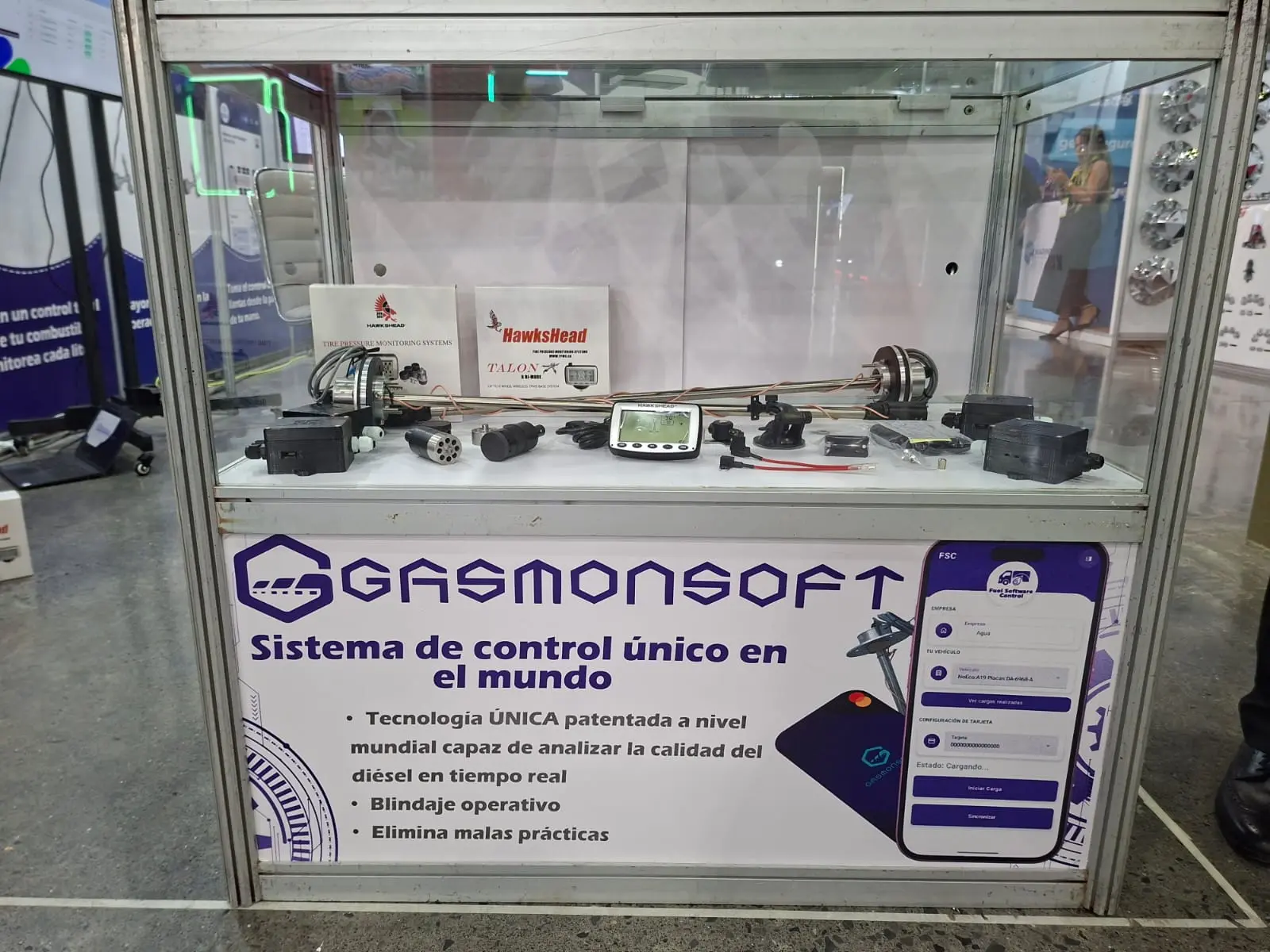 Vitrina del sistema de control de combustible con el sensor y sus componentes